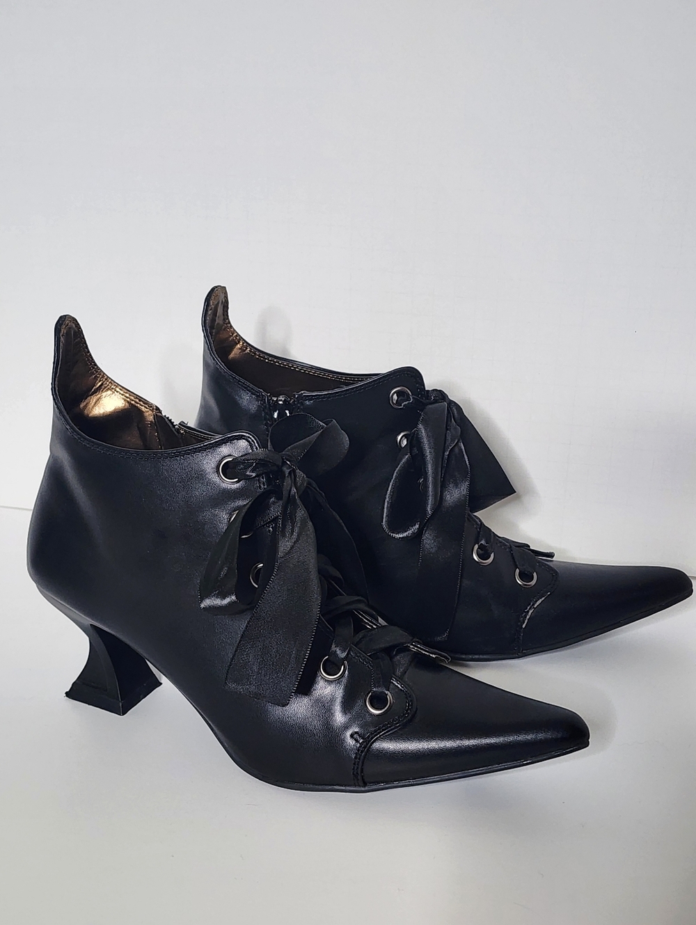 Pointy Toe Witch Boots With Ribbon Laces